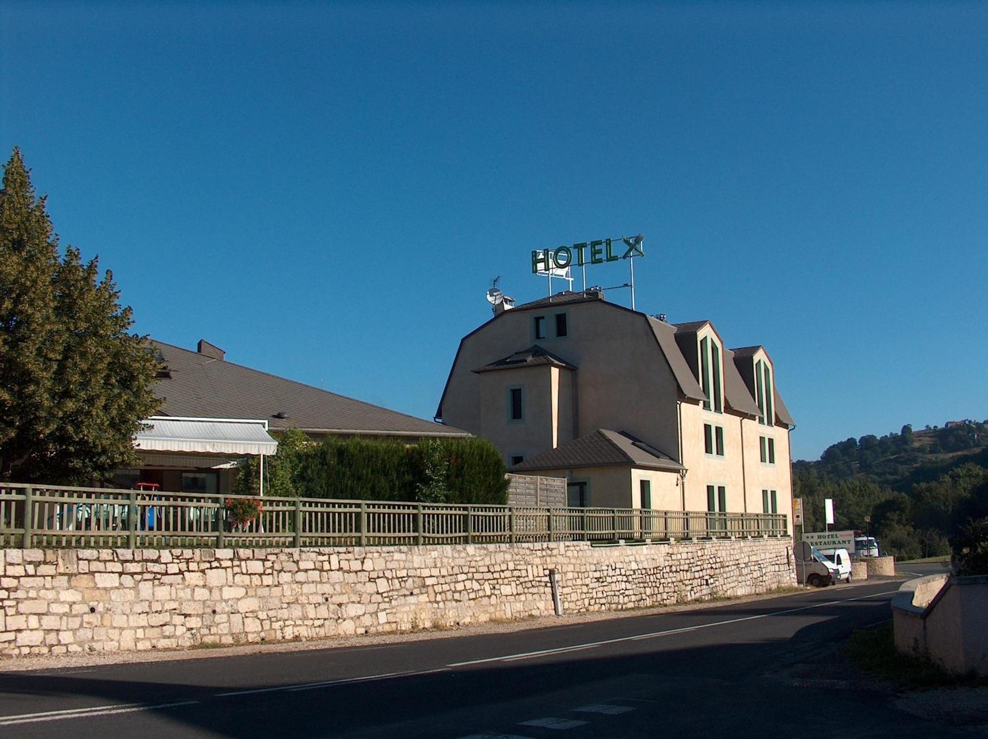 Hotel-Restaurant Le Calice Du Gevaudan - A75 Banassac Esterno foto