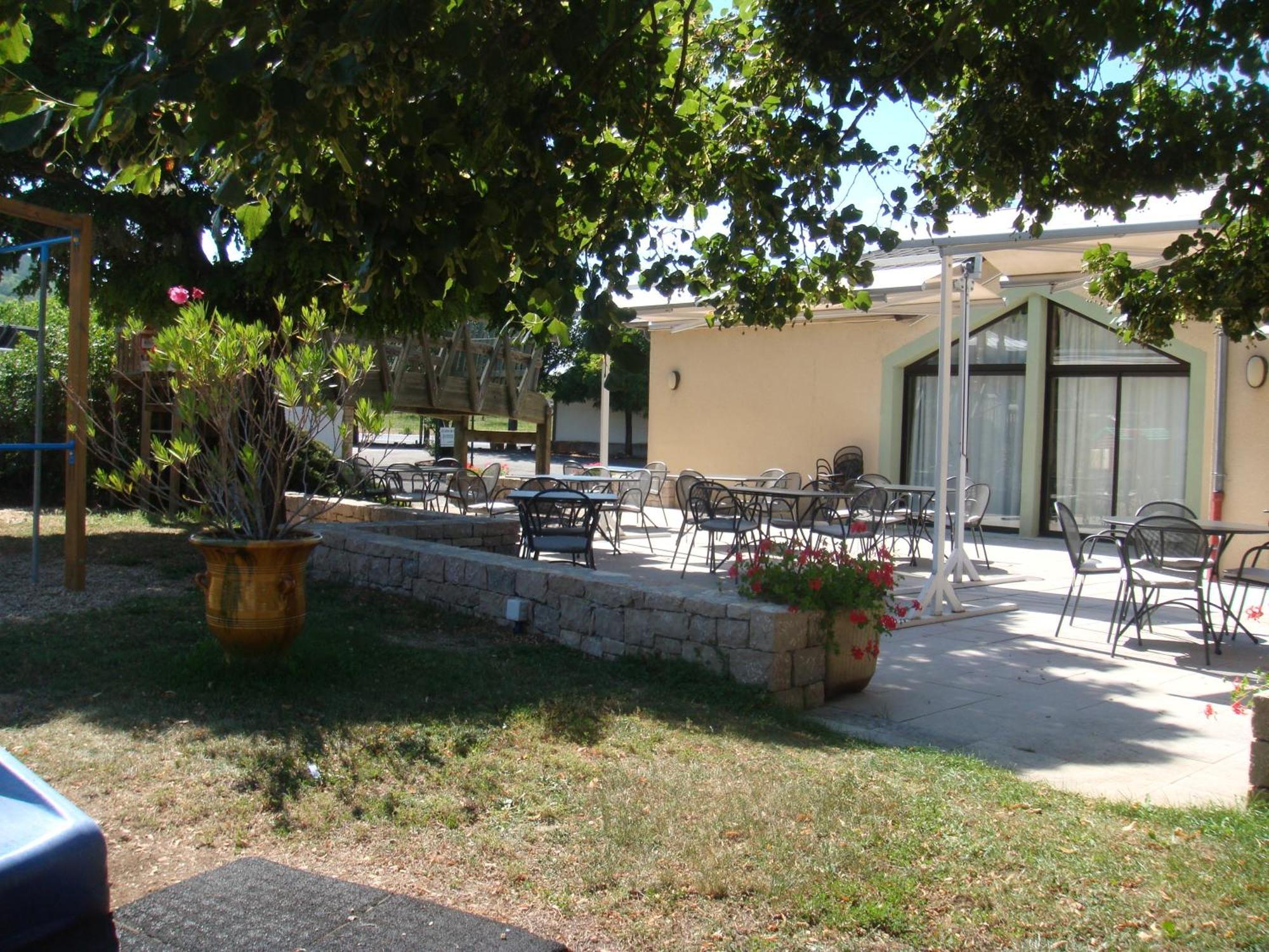 Hotel-Restaurant Le Calice Du Gevaudan - A75 Banassac Esterno foto