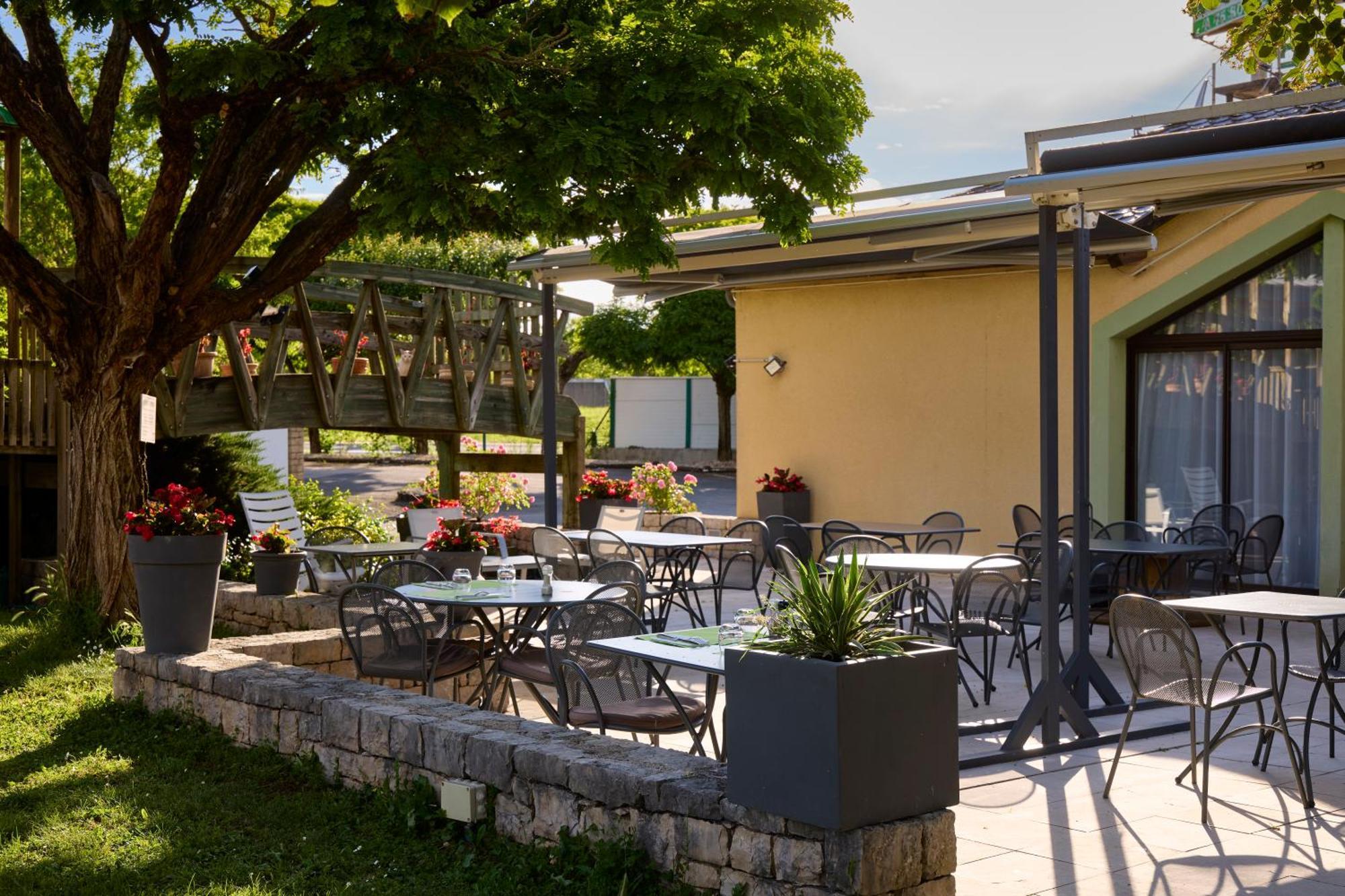 Hotel-Restaurant Le Calice Du Gevaudan - A75 Banassac Esterno foto