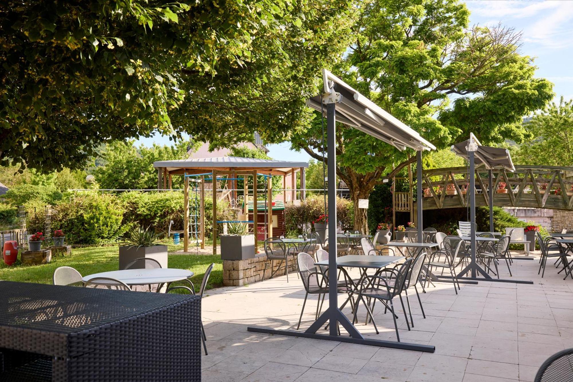 Hotel-Restaurant Le Calice Du Gevaudan - A75 Banassac Esterno foto