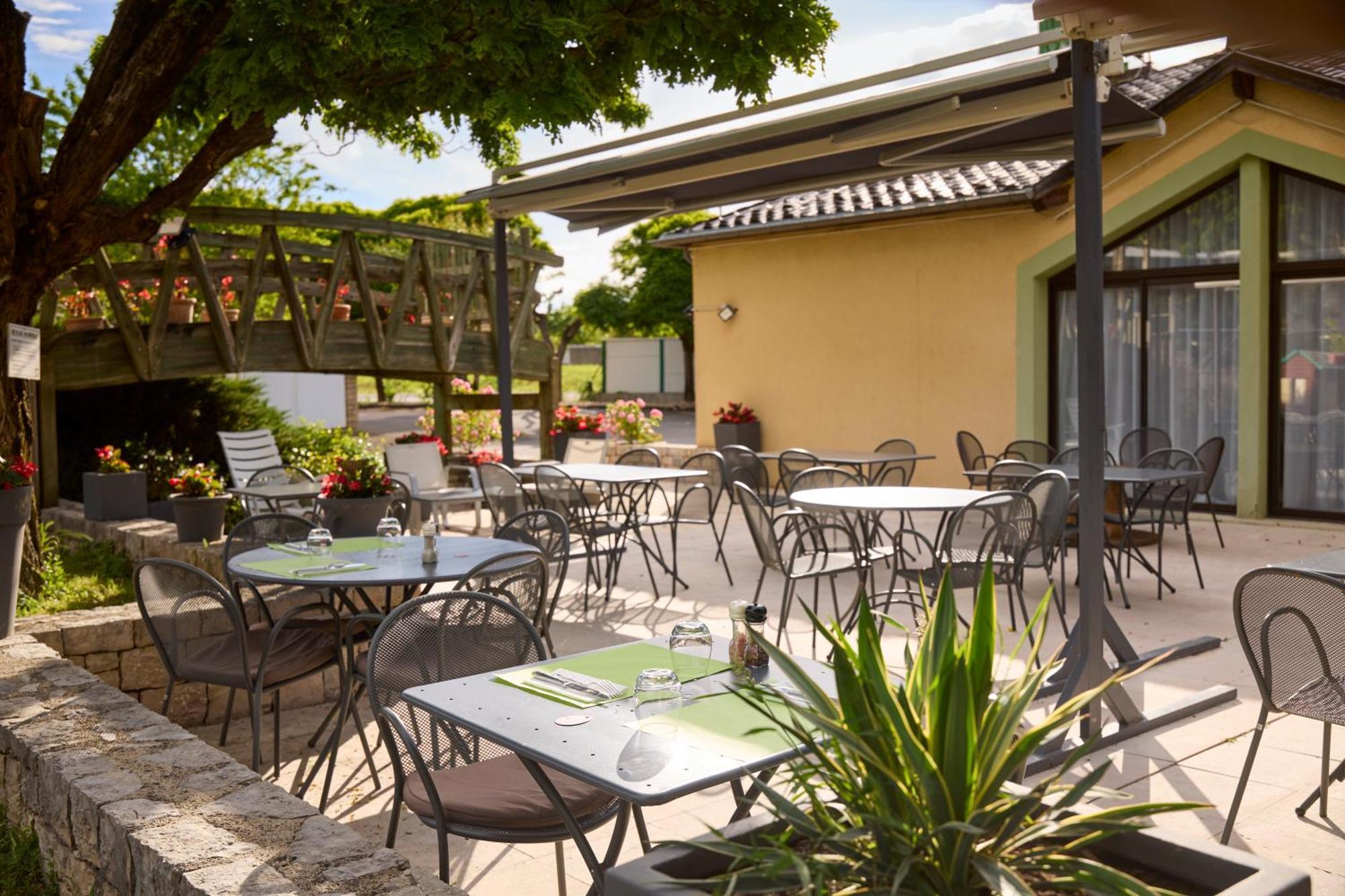 Hotel-Restaurant Le Calice Du Gevaudan - A75 Banassac Esterno foto