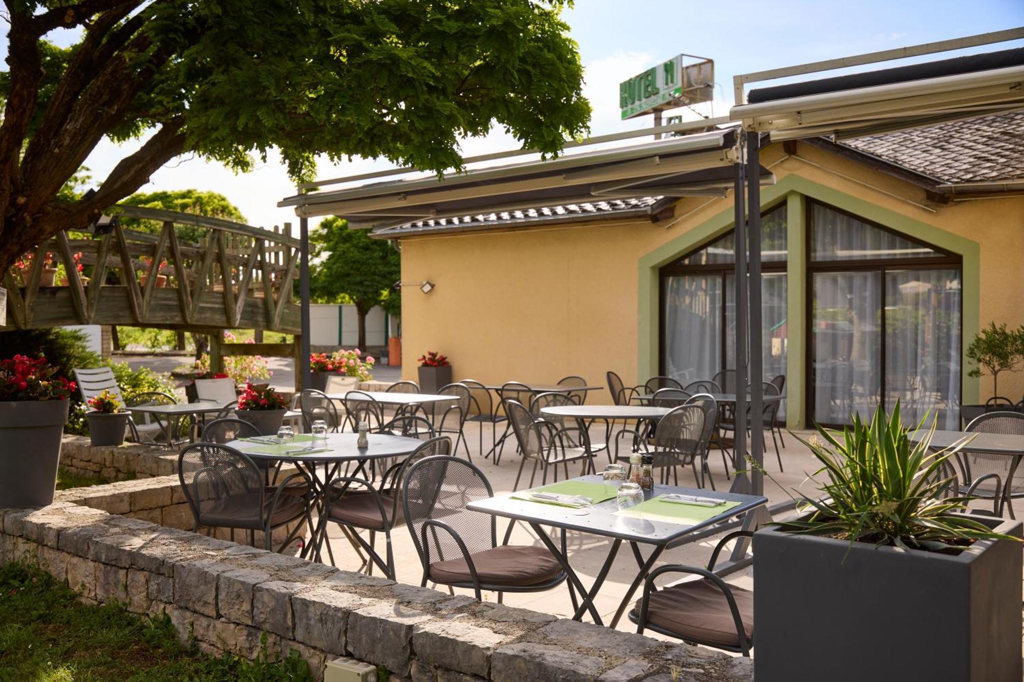 Hotel-Restaurant Le Calice Du Gevaudan - A75 Banassac Esterno foto