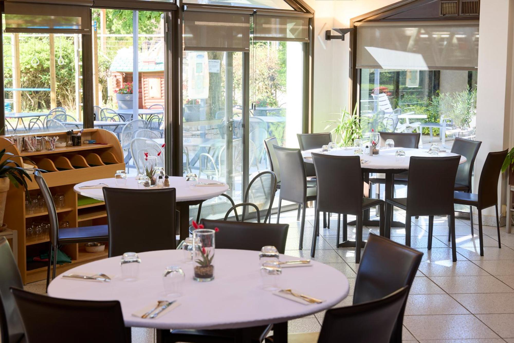 Hotel-Restaurant Le Calice Du Gevaudan - A75 Banassac Esterno foto