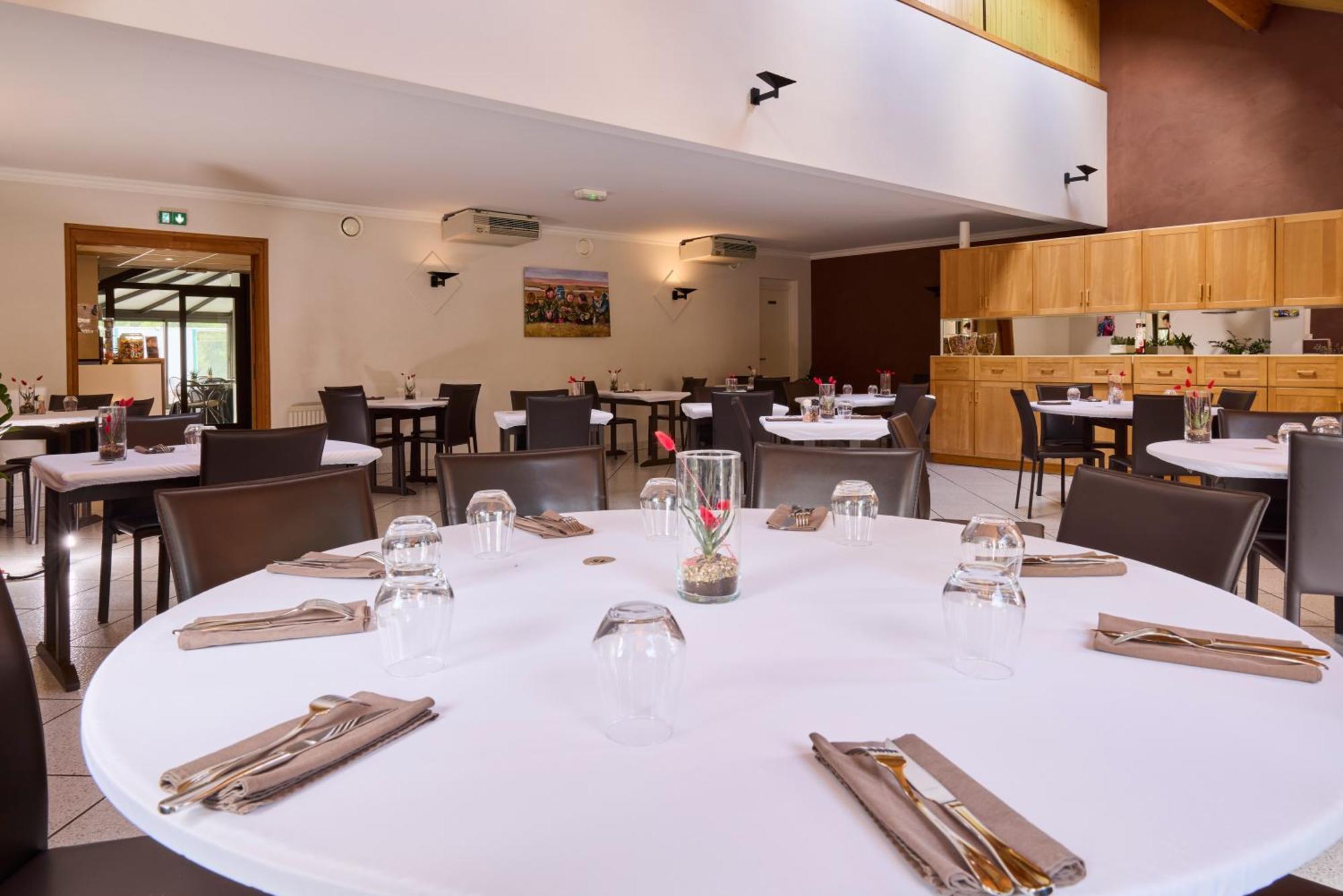 Hotel-Restaurant Le Calice Du Gevaudan - A75 Banassac Esterno foto