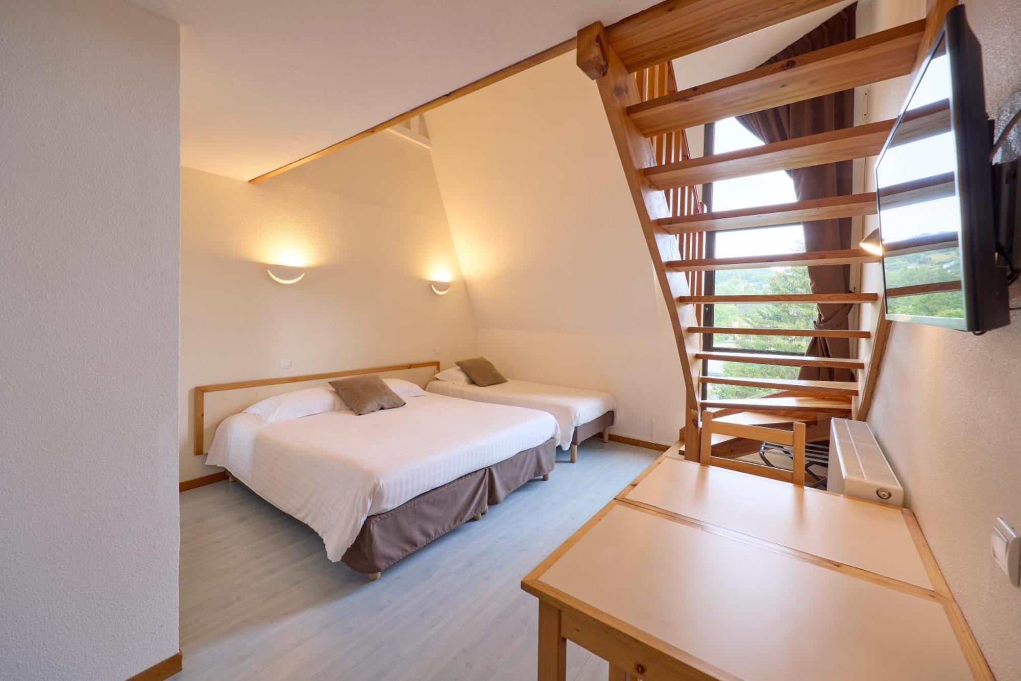 Hotel-Restaurant Le Calice Du Gevaudan - A75 Banassac Esterno foto
