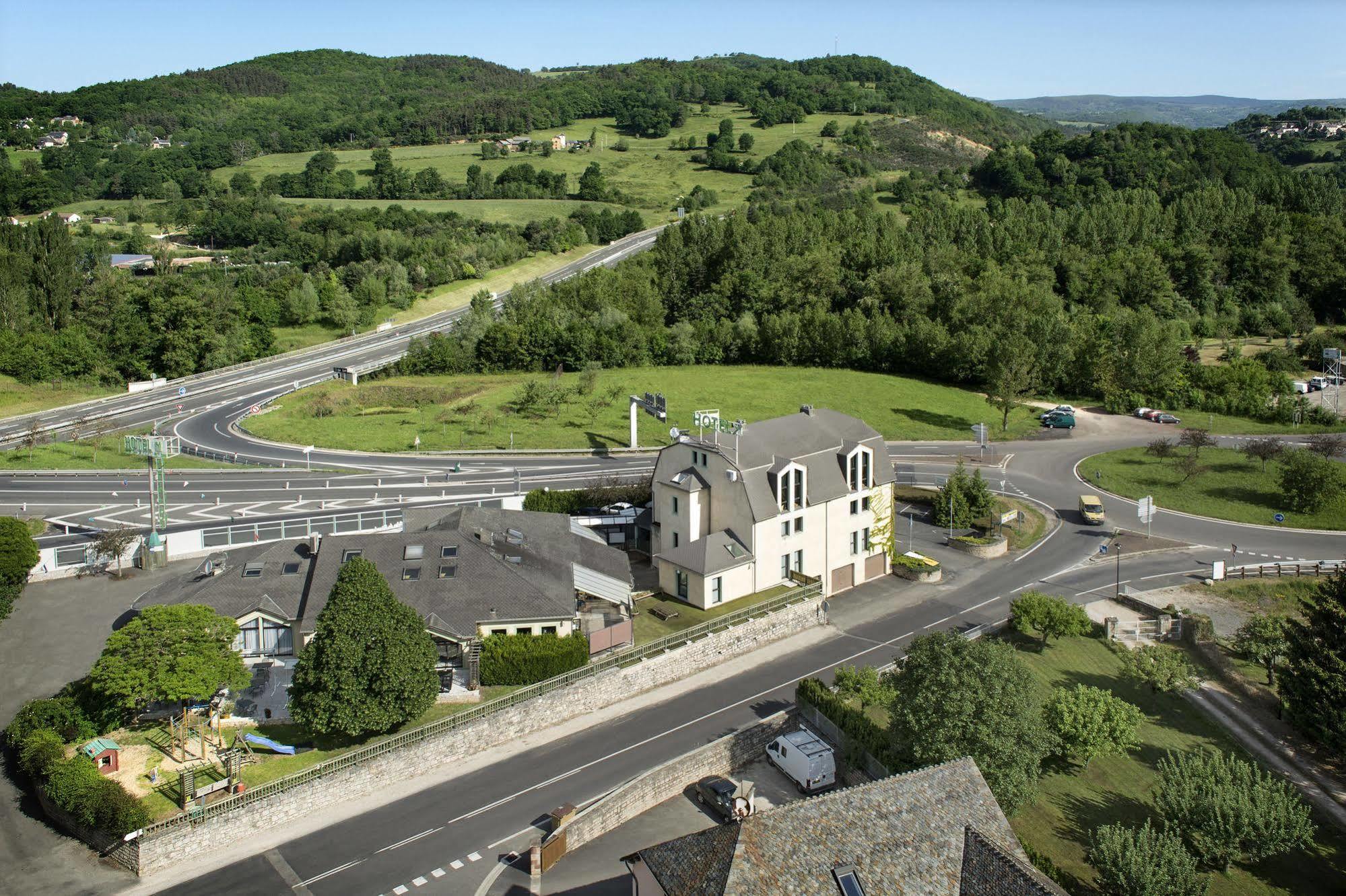 Hotel-Restaurant Le Calice Du Gevaudan - A75 Banassac Esterno foto